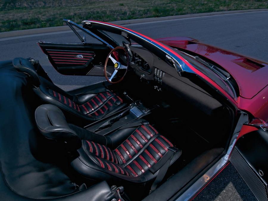 Интерьер Ferrari 365 GTS/4 Daytona 1971 года  (NA) (фото 20 из 40)
